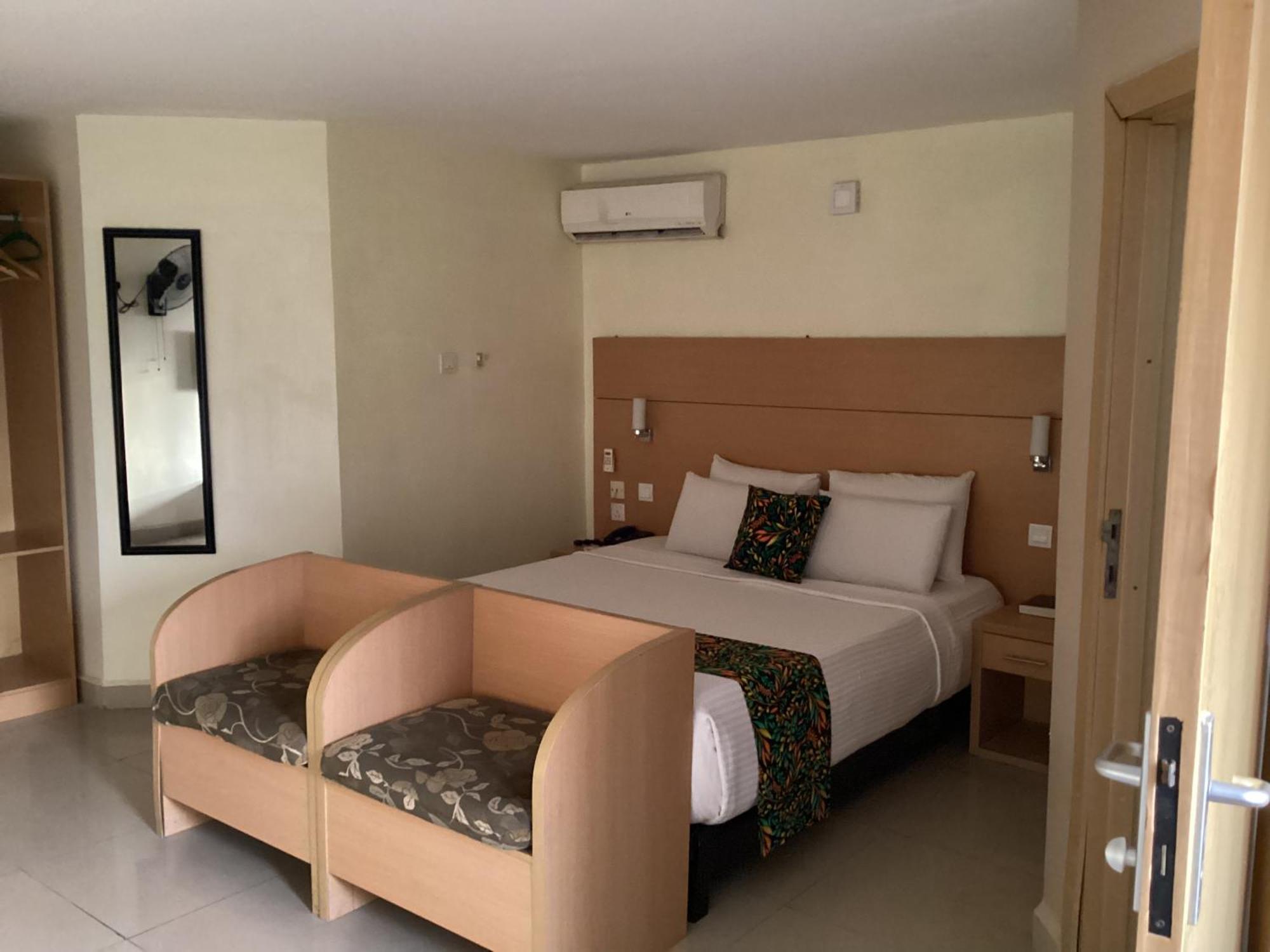 Adis Hotels 이바단 외부 사진